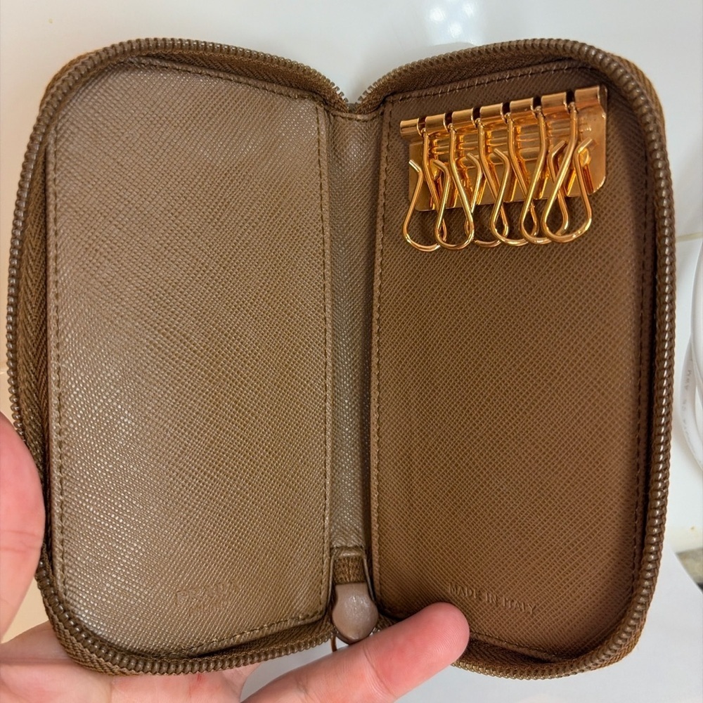 Prada Milano Saffiano Leather Zip Key Case Wallet 6 Hook Taupe Made In Italy - Picture 3 of 9